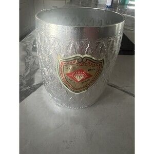 Vintage Diamond Brand Hammered Aluminum Mug Set Of 4 embossed Silvertone Floral